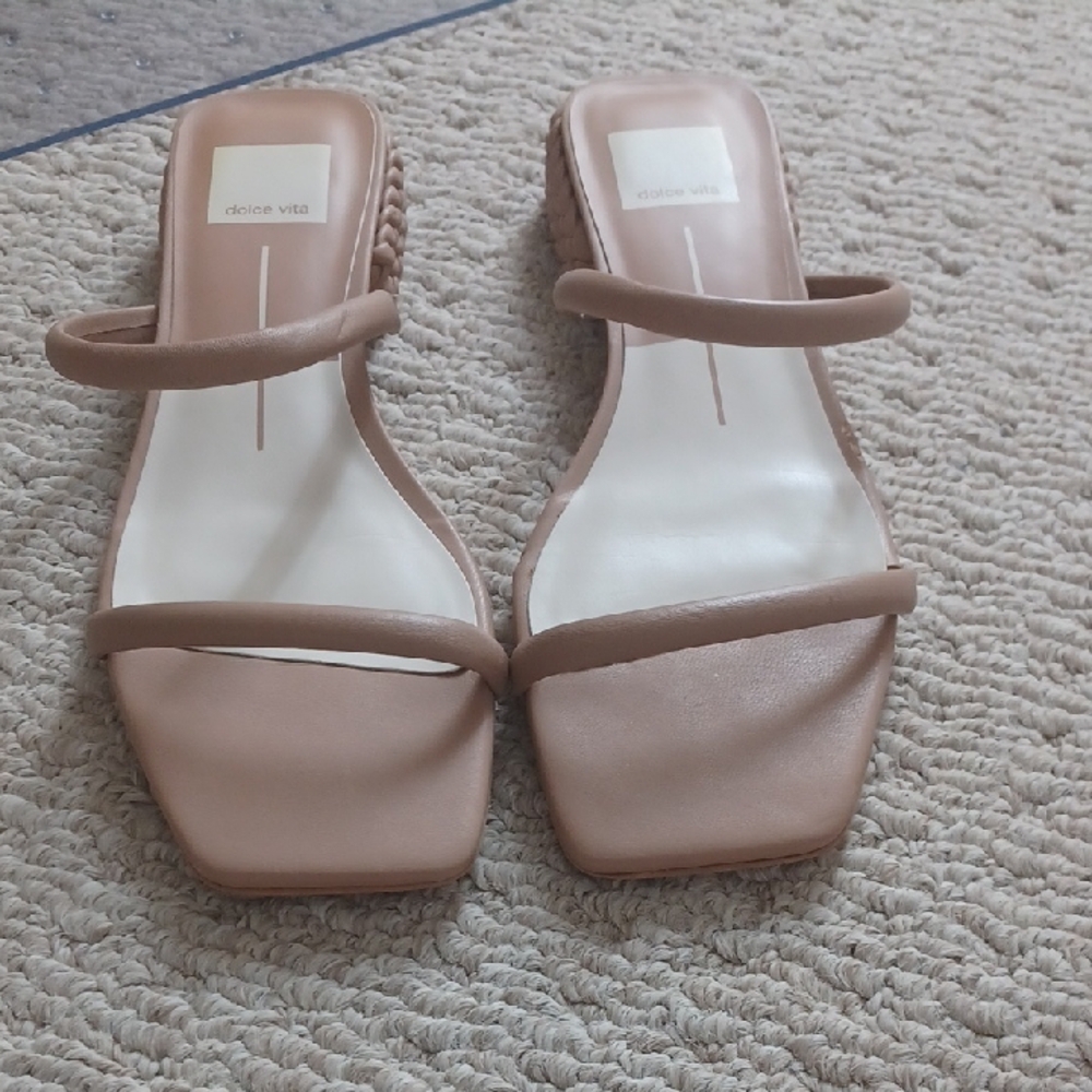 Dolce Vita Women's Tan Sandals